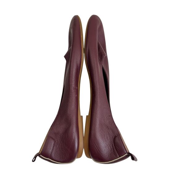 Everlane Day Glove Flat in Burgundy - Picture 4 of 9